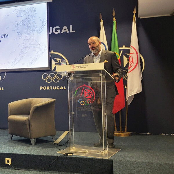 “Contratos de prestação de serviço ou de trabalho?”